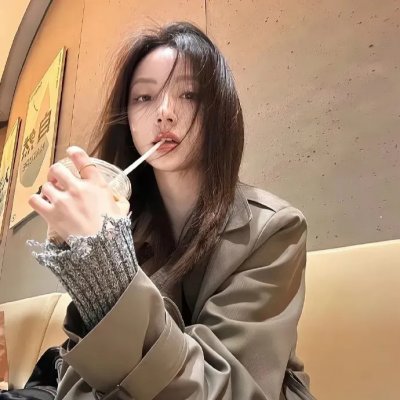 一个唱歌，另一个不唱歌 海报